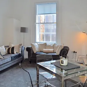 Spacious 3 Bedroom Flat In The Centre Edinburgh